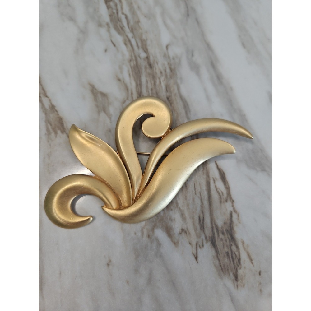 Vintage Jewelry 1986 J.J Jonette Pin Brooch Gold Tone‎ 4"